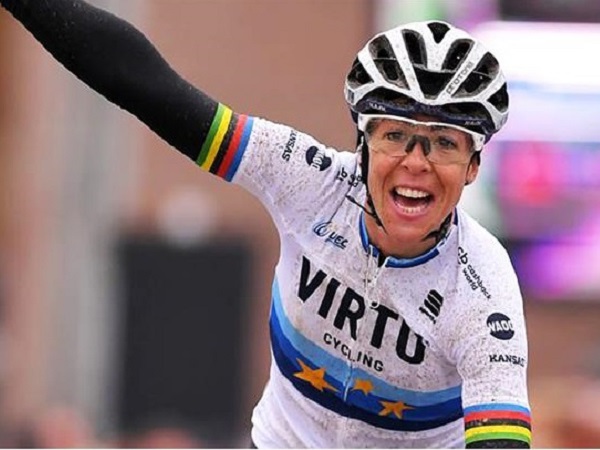 Marta Bastianelli sorridente all'arrivo del Giro delle Fiandre
