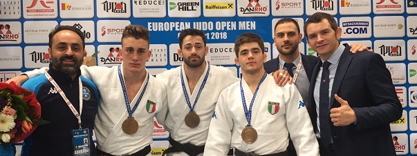 Esposito e il gruppo Fiamme Azzurre a Oberwart
