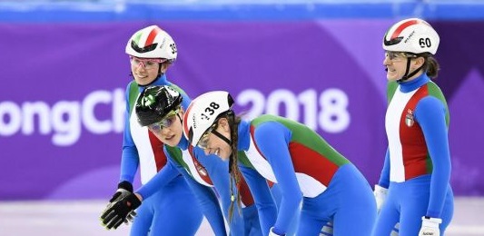 esultanza del quartetto azzurro per l'argento in staffetta