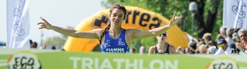 L'arrivo a braccia alzate di Beatrice Mallozzi a Segrate