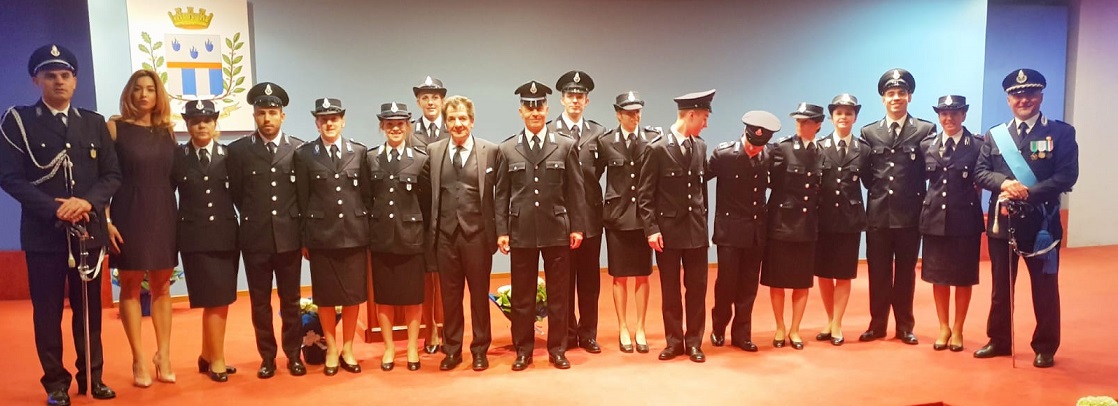 le Fiamme Azzurre raccolte attorno al Presidente Santi Consolo