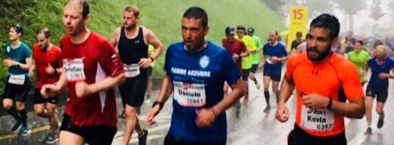 Daniele Mangiarratti corre a Berna sotto la pioggia