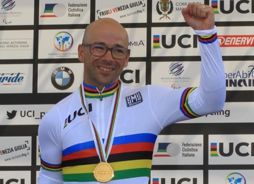 Giorgio Farroni con la maglia iridata di Maniago