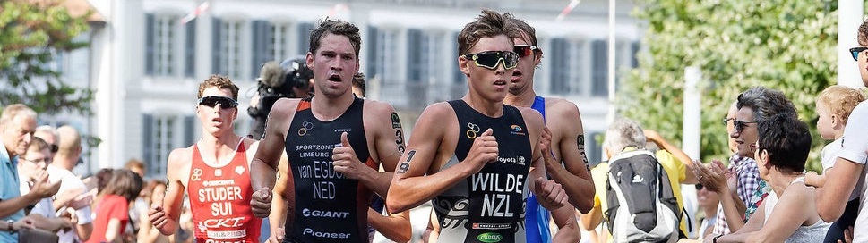 Davide Uccellari lotta nel gruppo degli inseguitori a Losanna