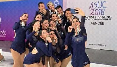 Francesca Ciani Passeri festeggia l'oro mondiale con il suo Roma Roller Team