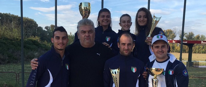 Alessia Montanino e Manuel Casadio con la squadra azzurra di trap a Belgrado