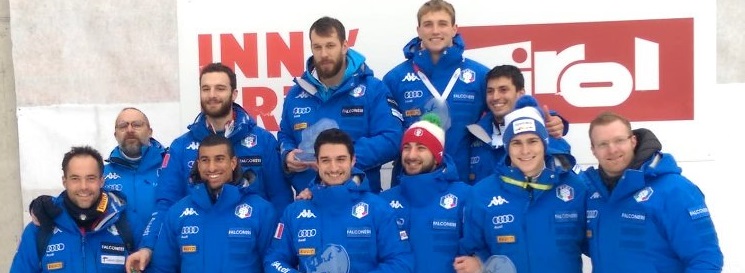 Il gruppo del bob con il tecnico Omar Sacco e le fiamme azzurre Baumgartner e Variola