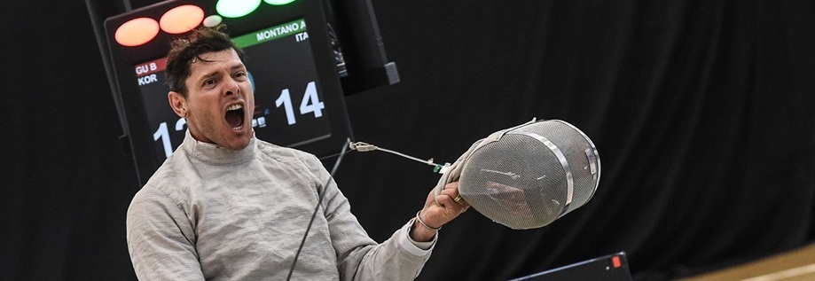 Aldo Montano esulta dopo la stoccata decisiva col coreano Gu Bongil