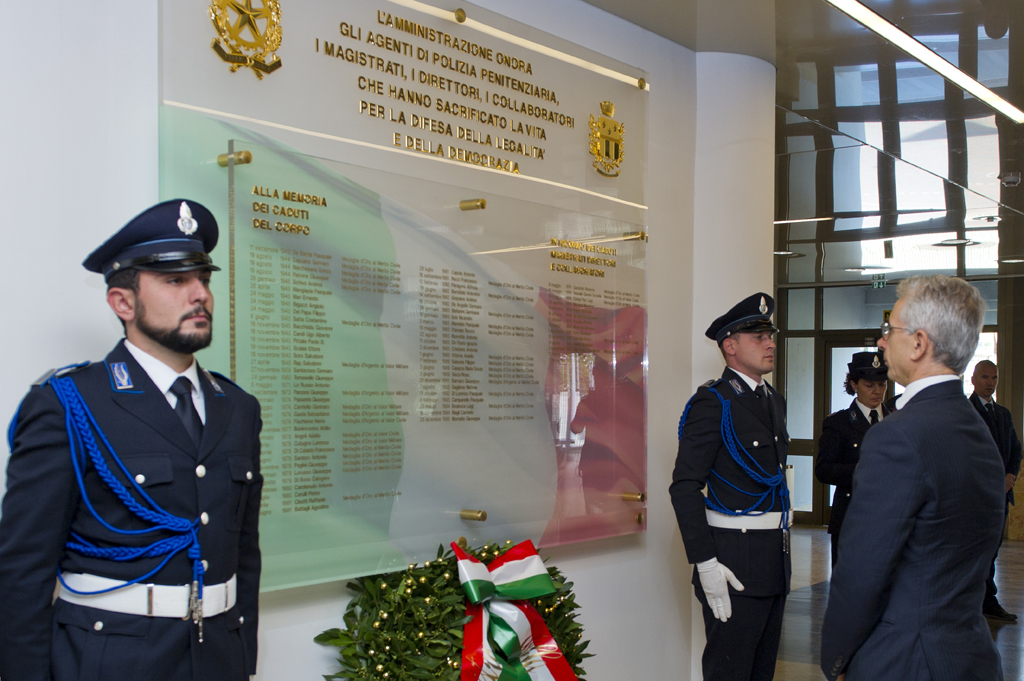 Il Sottosegretario Cosimo Maria Ferri rende gli Onori ai Caduti