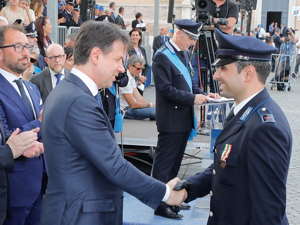 Il Premier Conte consegna la Medaglia di Bronzo al Merito Civile a Calogero Terrazzino