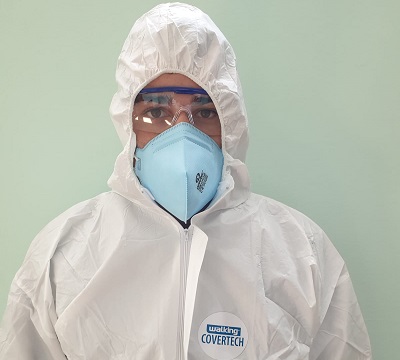 la tuta integrale anticontagio con la dotazione DPI